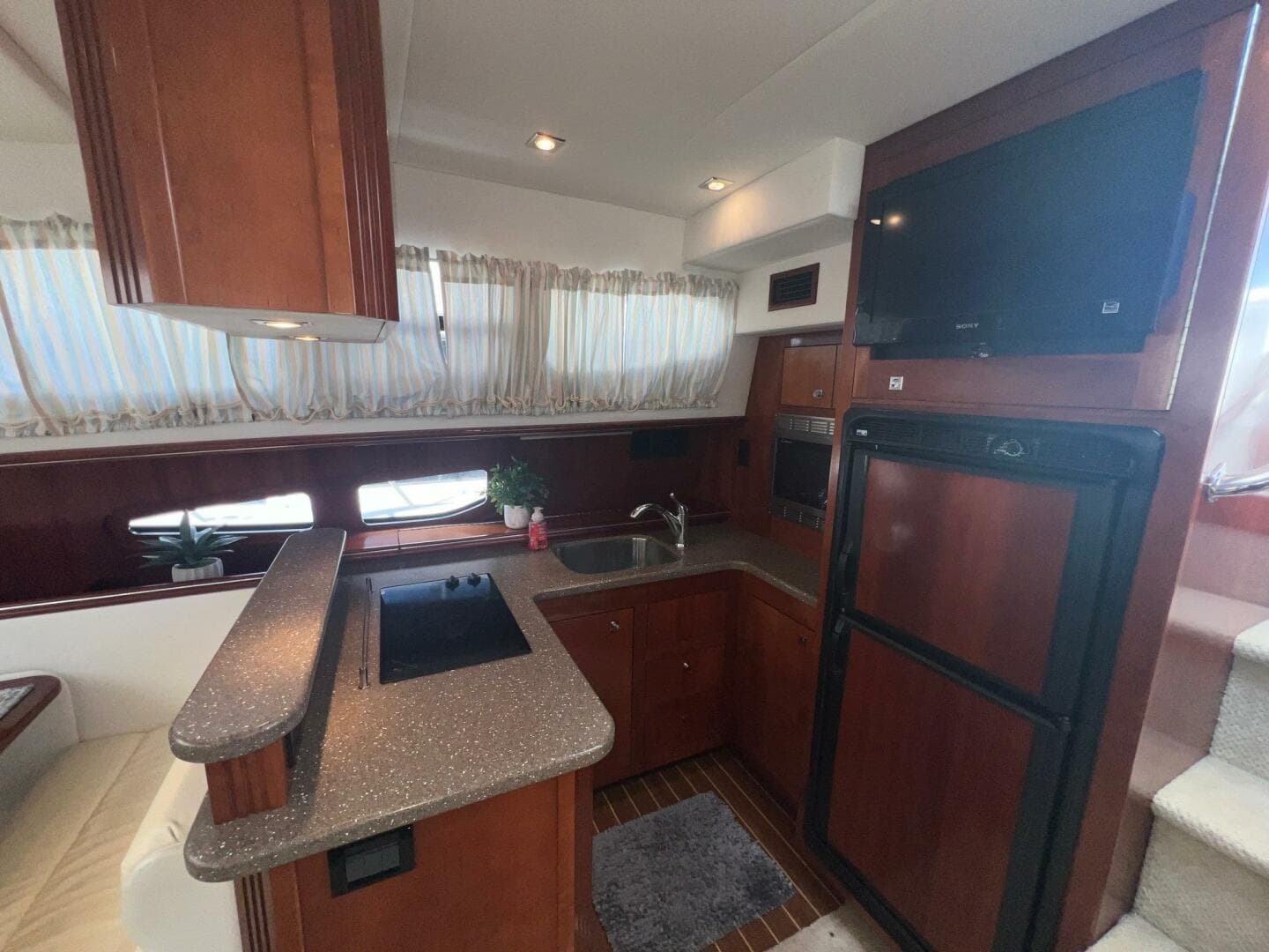 2011 Cruisers Yachts 415 MY