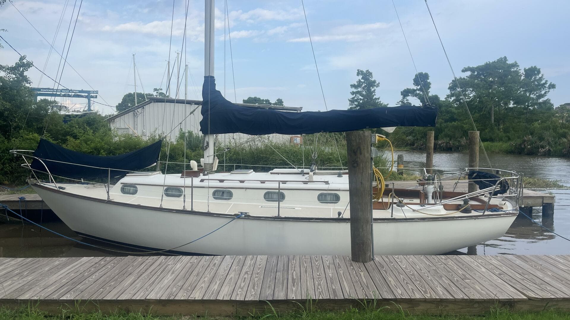 1981 Cape Dory 