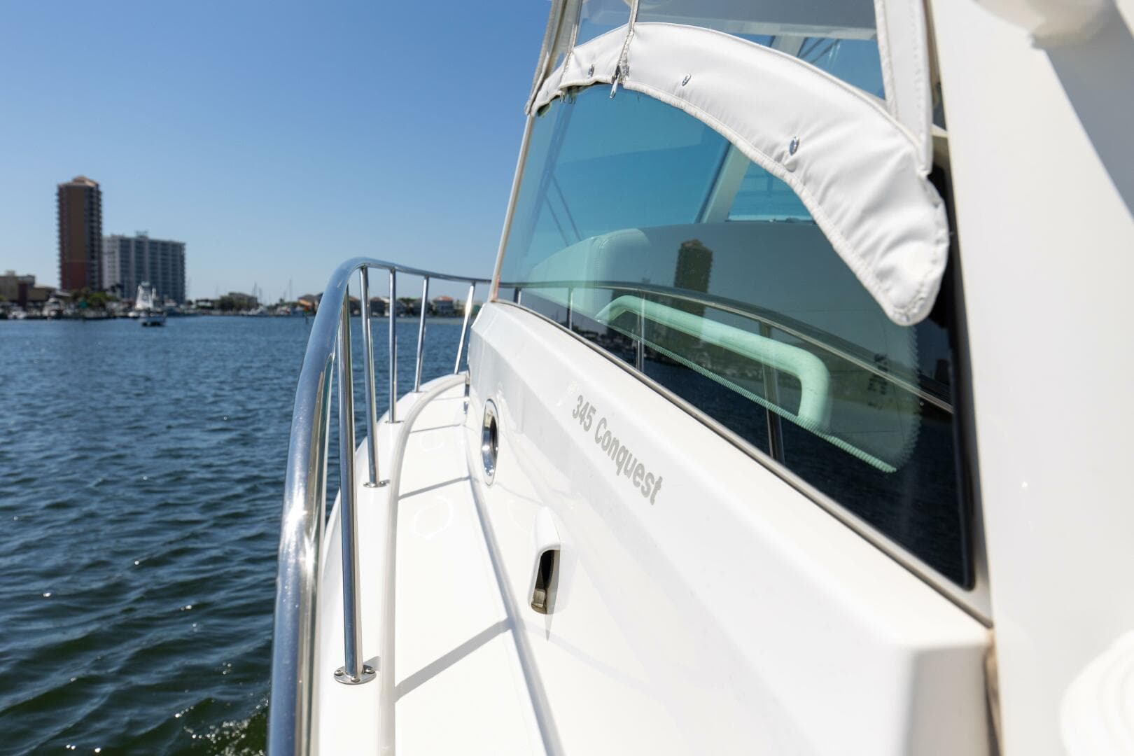 2019 Boston Whaler 345 Conquest Side