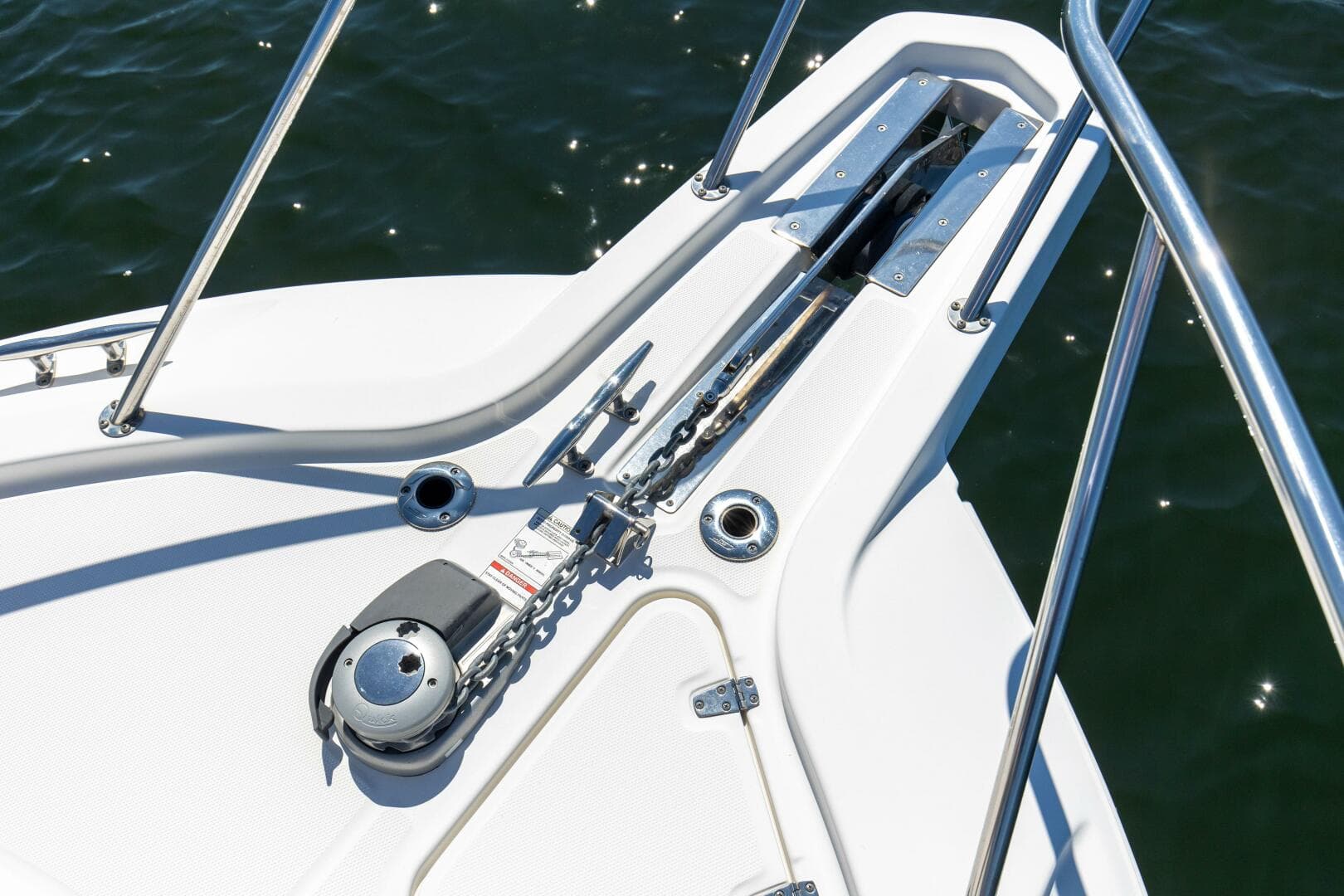 2019 Boston Whaler 345 Conquest Windlass