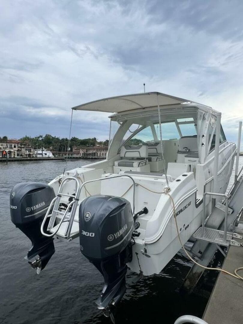 2019 World Cat 320 DC