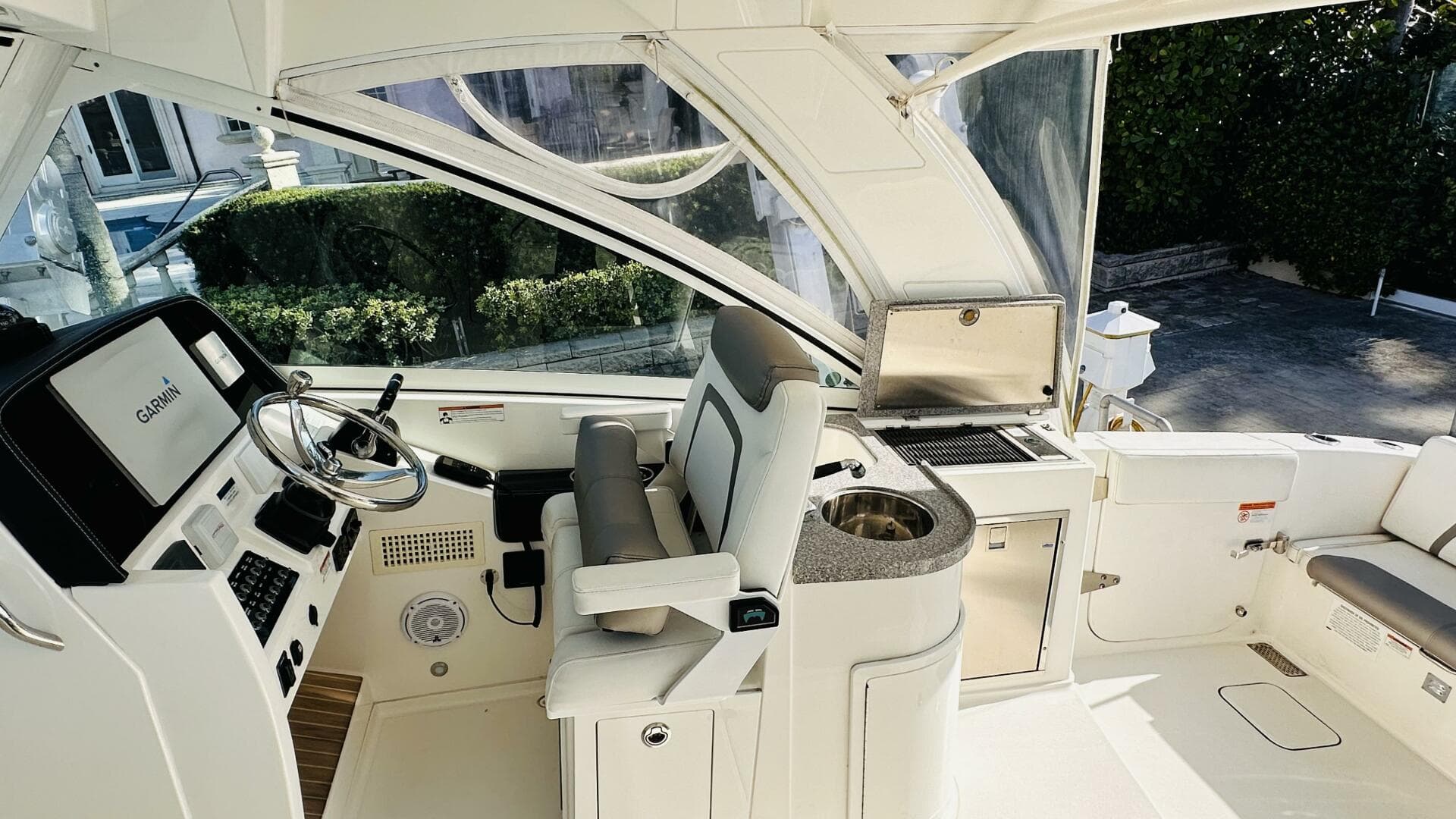 2019 World Cat 320 DC