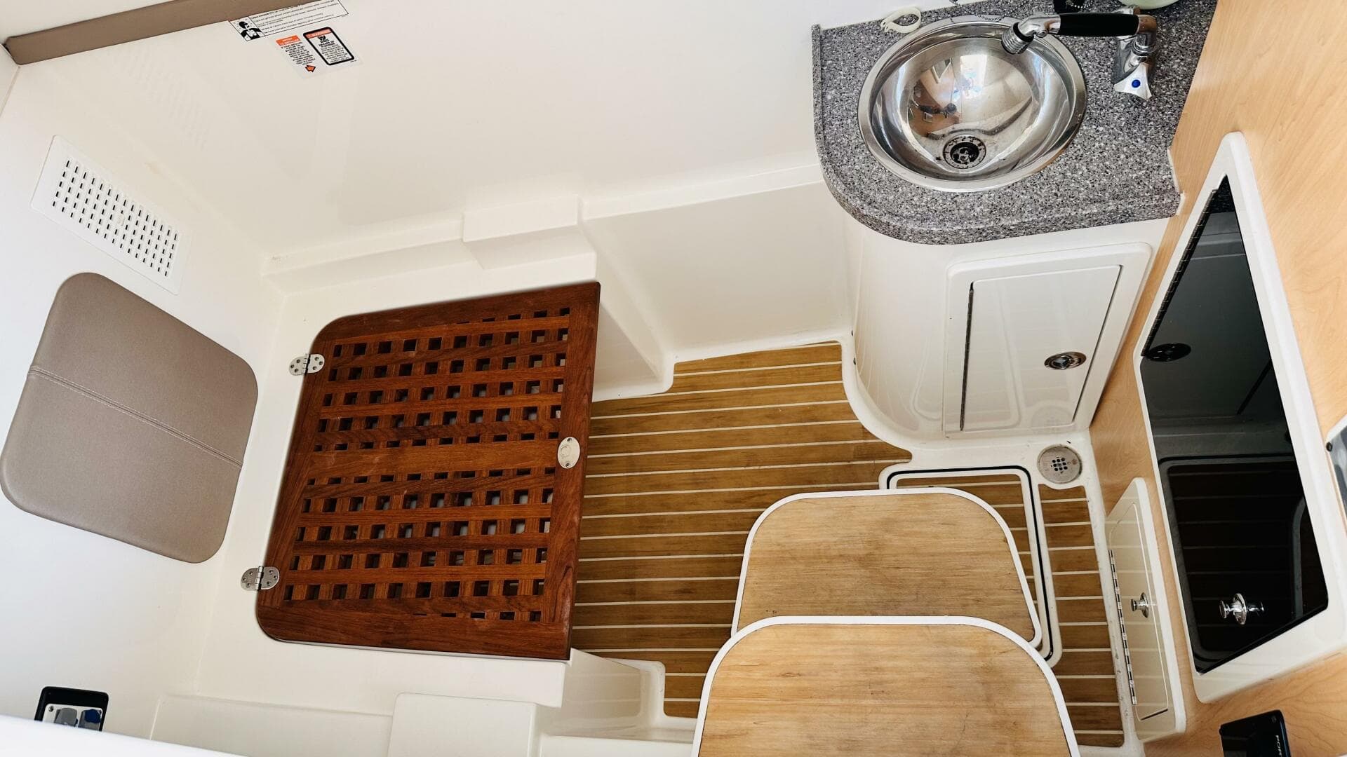 2019 World Cat 320 DC