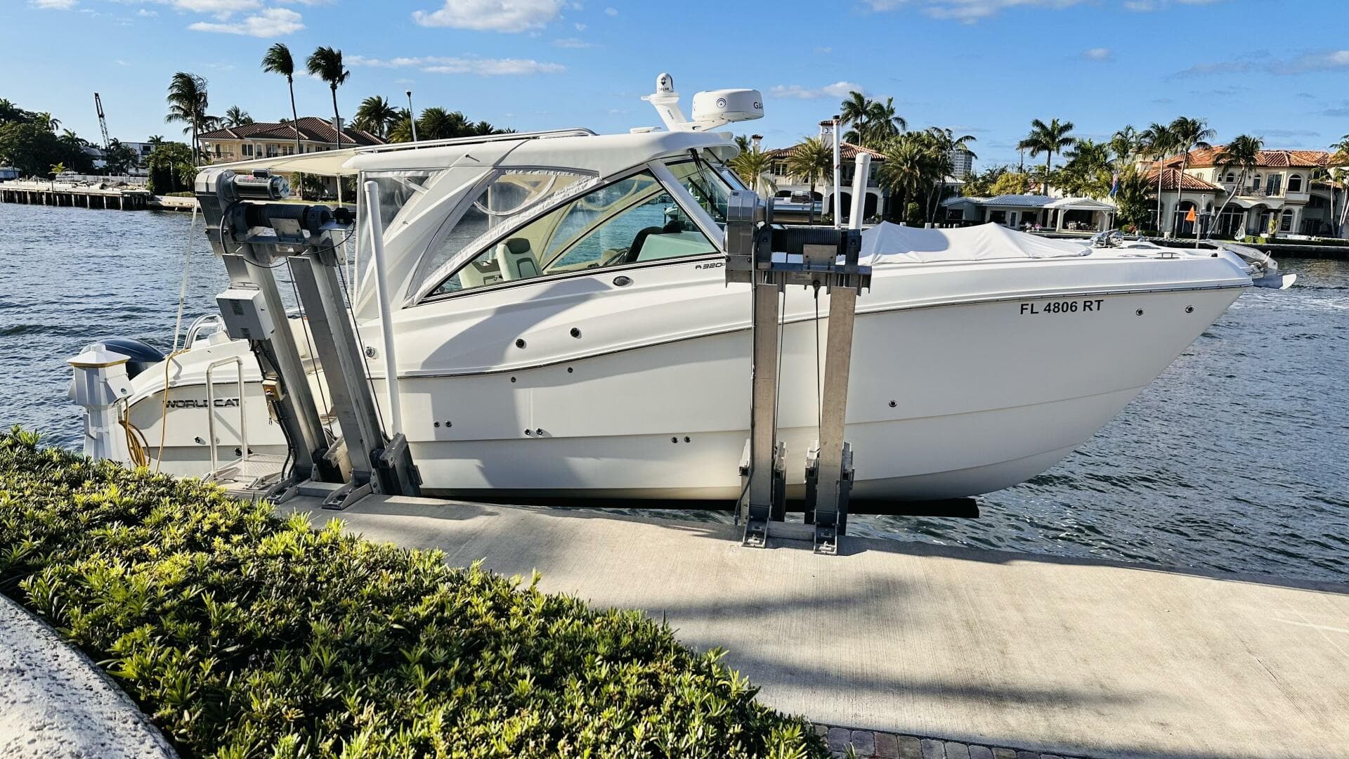 2019 World Cat 320 DC