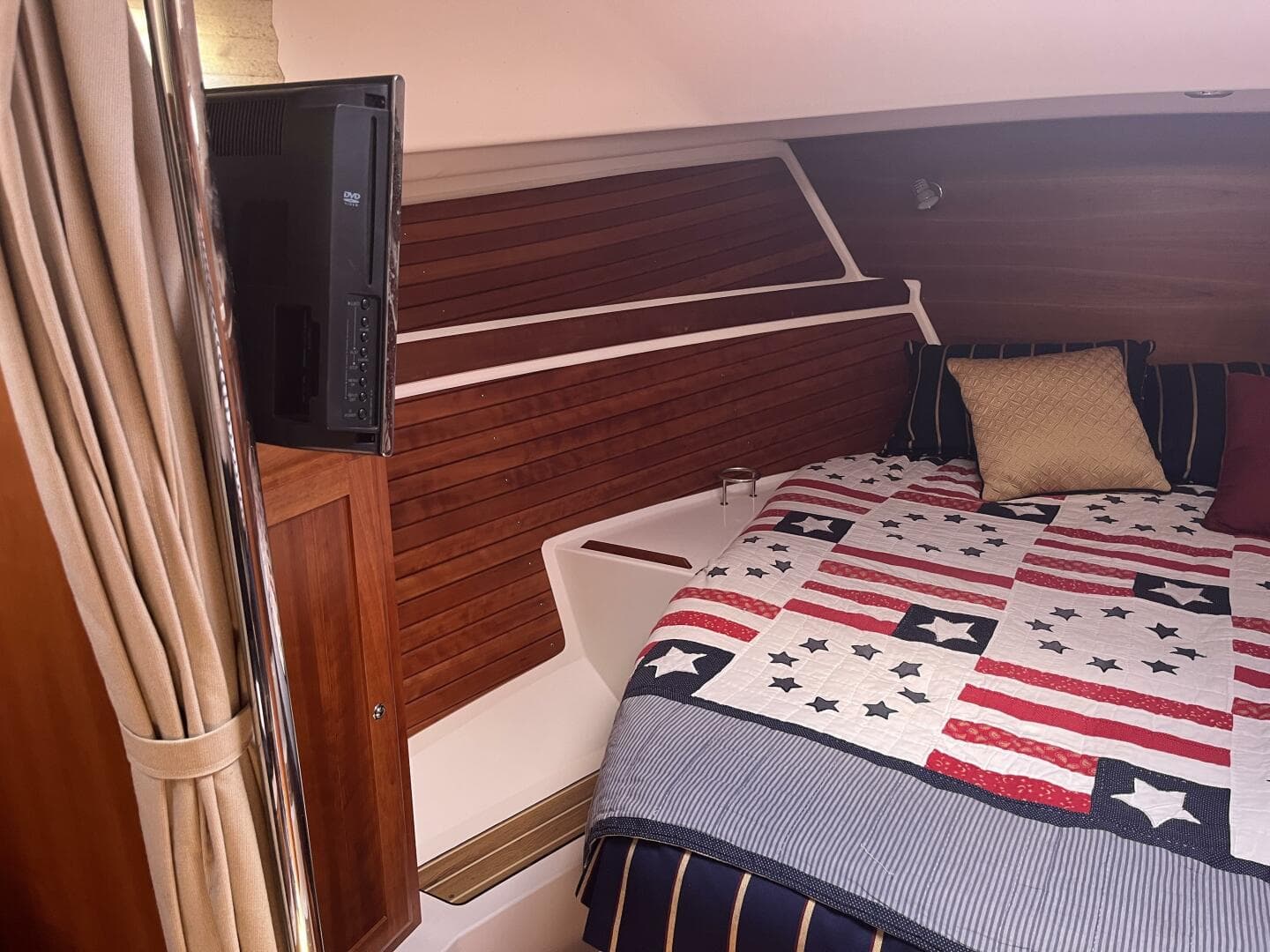 2013 Back Cove 34 - Master Cabin