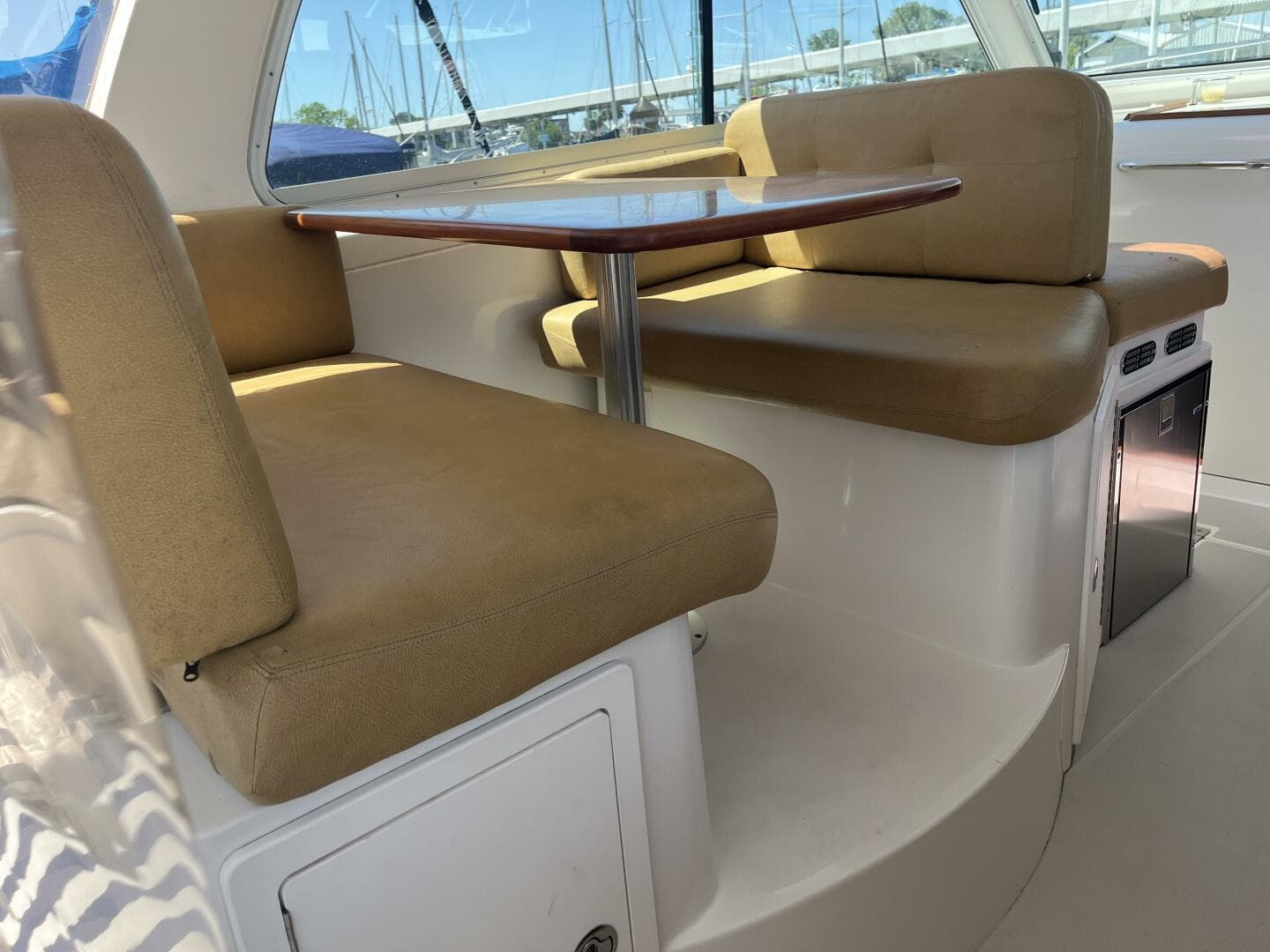 2013 Back Cove 34 - Dinette