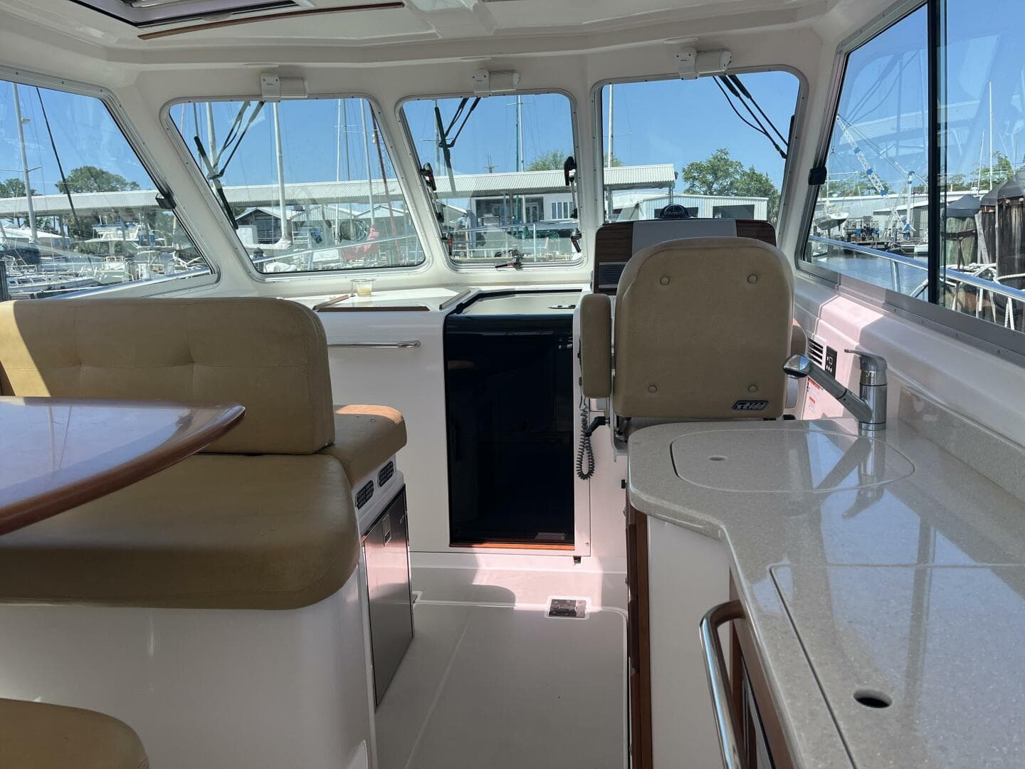 2013 Back Cove 34 - Dinette