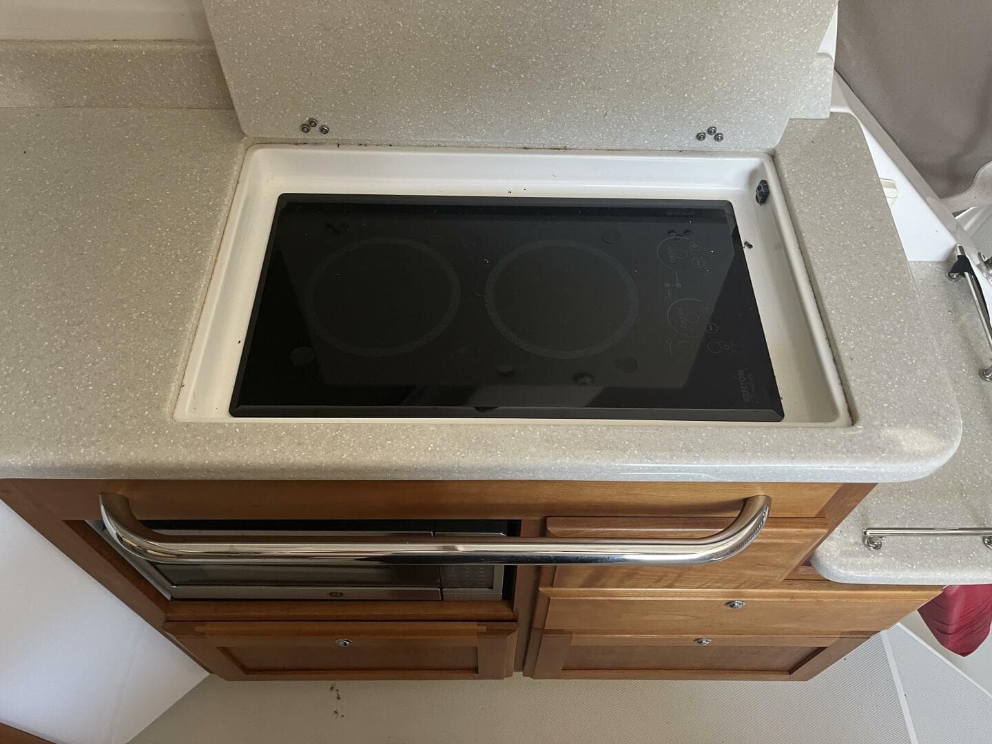 2013 Back Cove 34 - Electric Cooktop