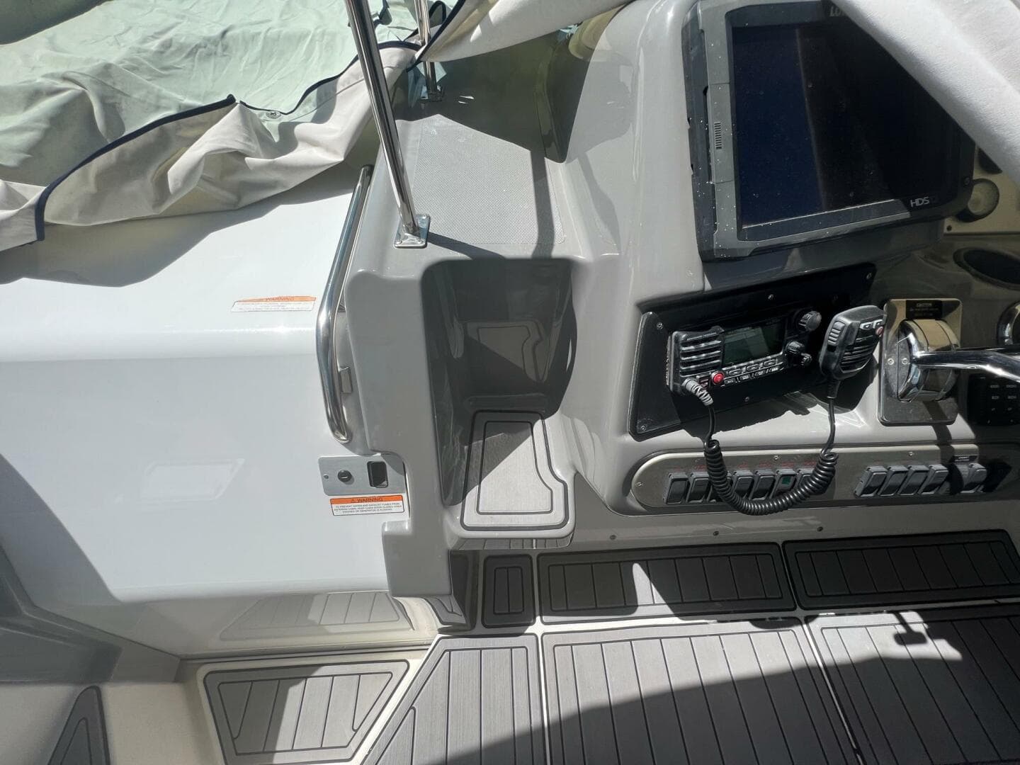 2007 Cruisers Yachts 340 Express