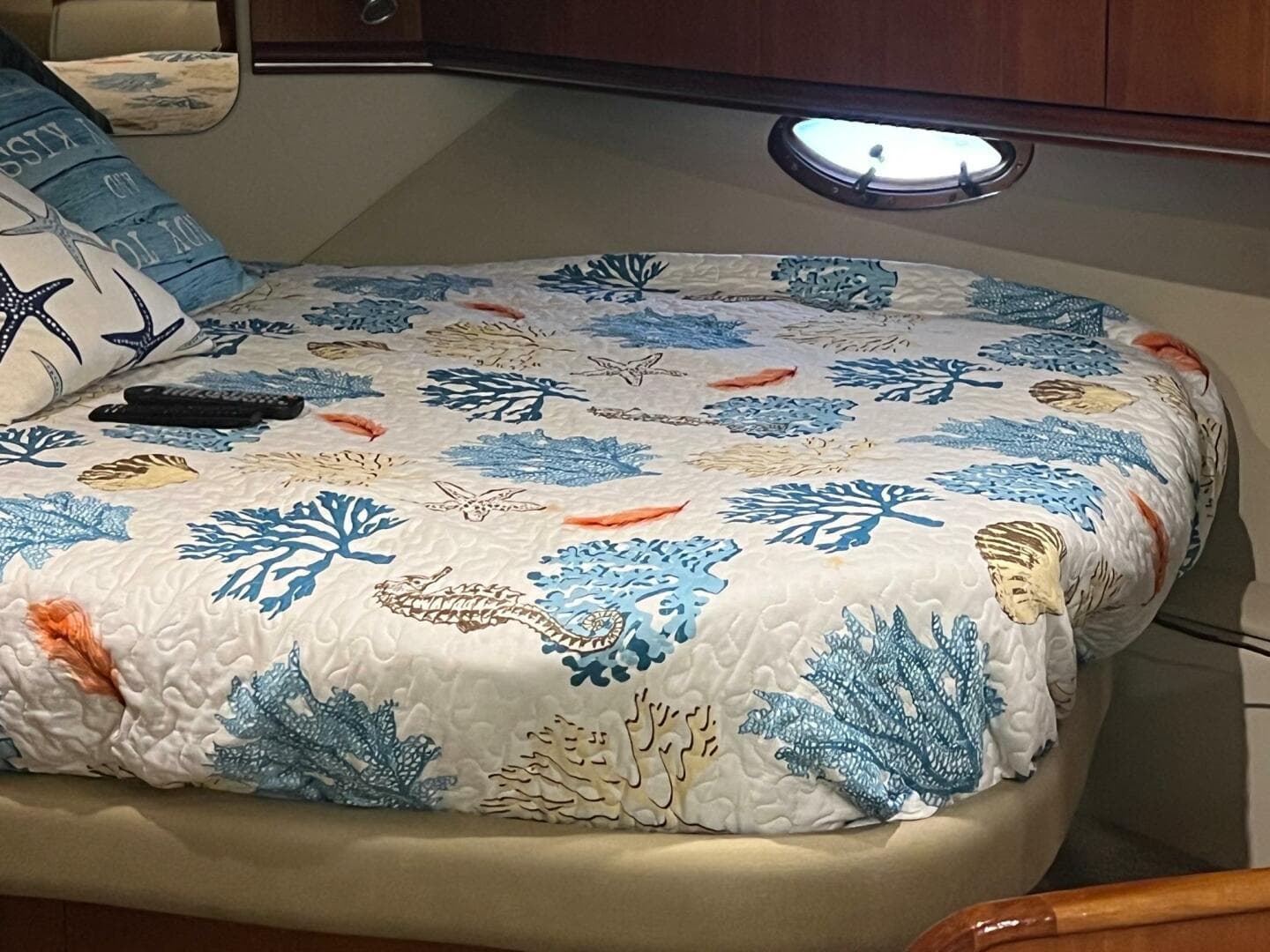 2007 Cruisers Yachts 340 Express