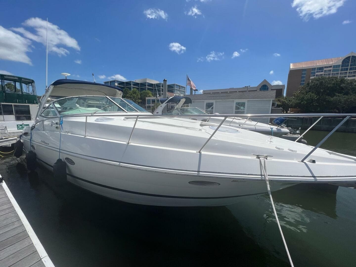 2007 Cruisers Yachts 340 Express