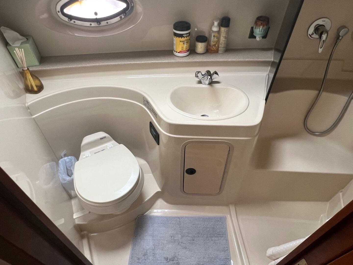 2007 Cruisers Yachts 340 Express