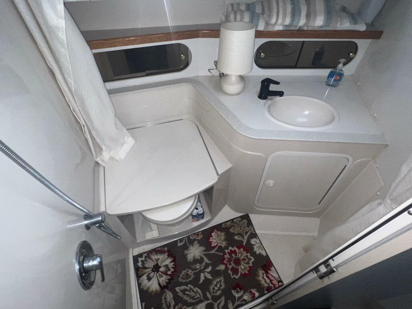 1997 Cruisers Yachts 3575