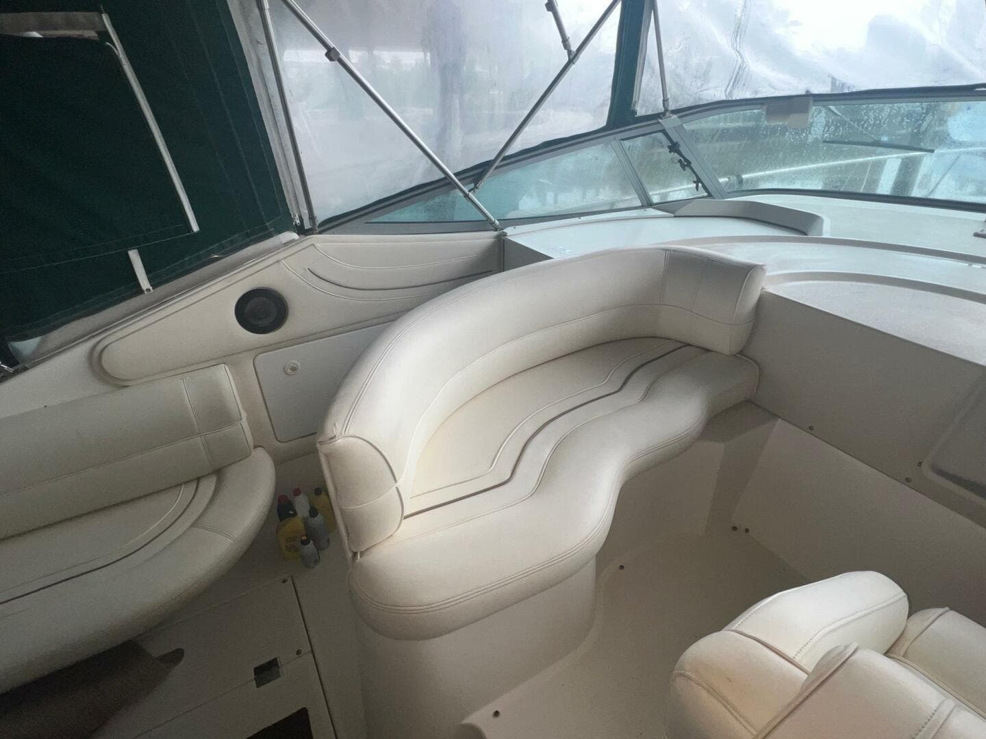 1997 Cruisers Yachts 3575