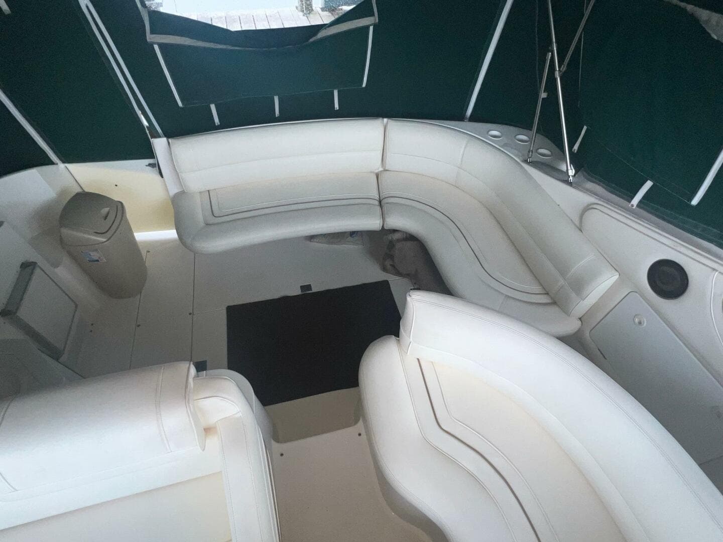 1997 Cruisers Yachts 3575