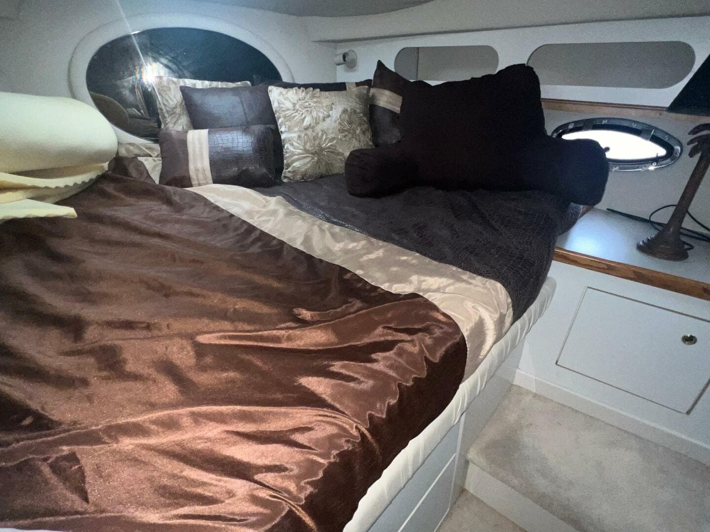 1997 Cruisers Yachts 3575