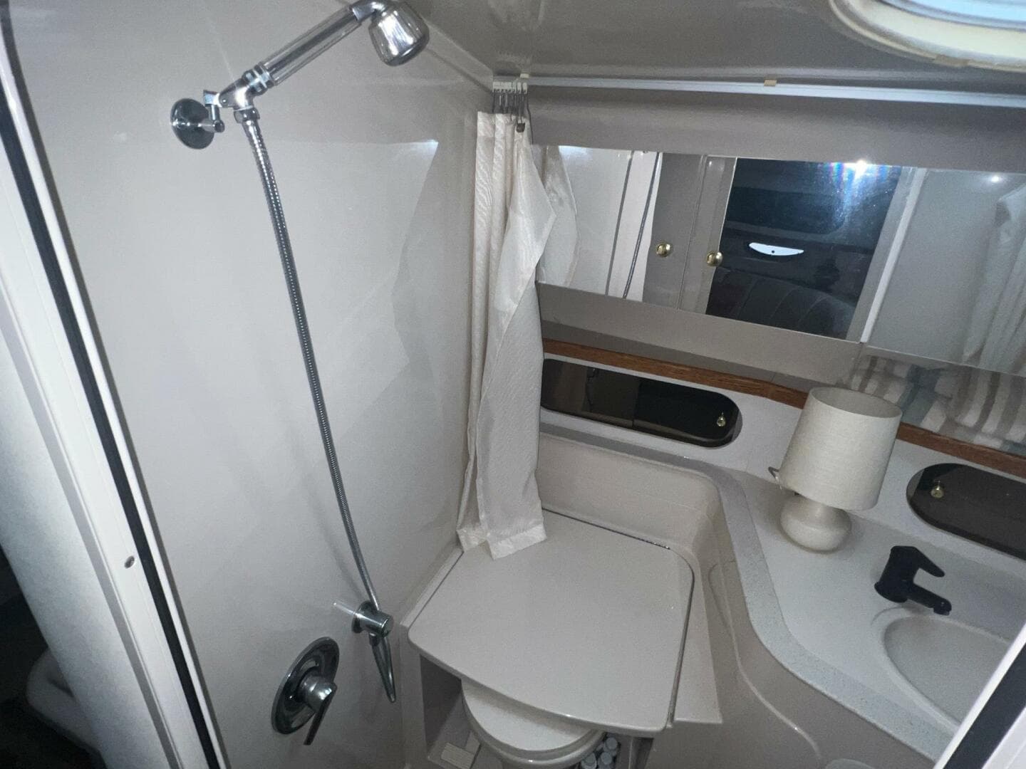 1997 Cruisers Yachts 3575