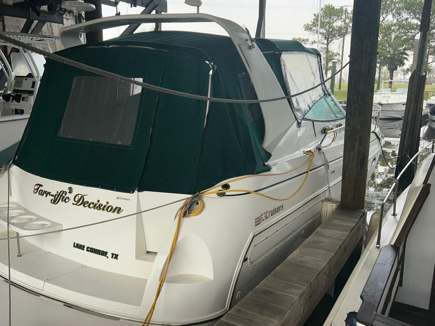 1997 Cruisers Yachts 3575