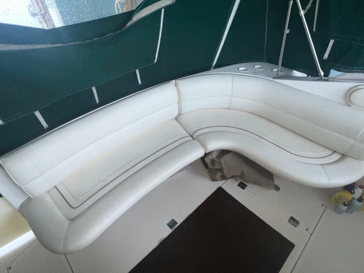 1997 Cruisers Yachts 3575