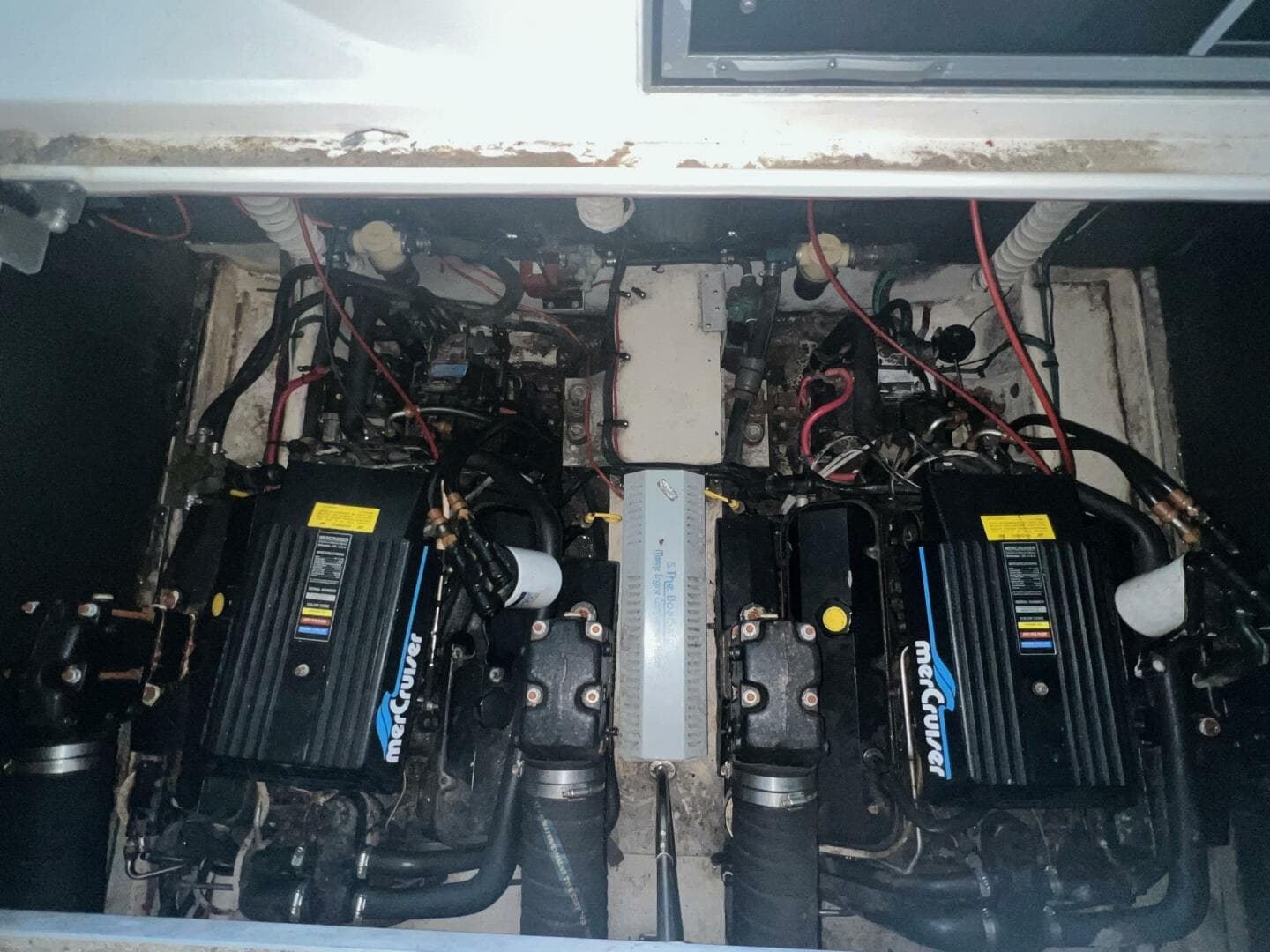 1997 Cruisers Yachts 3575