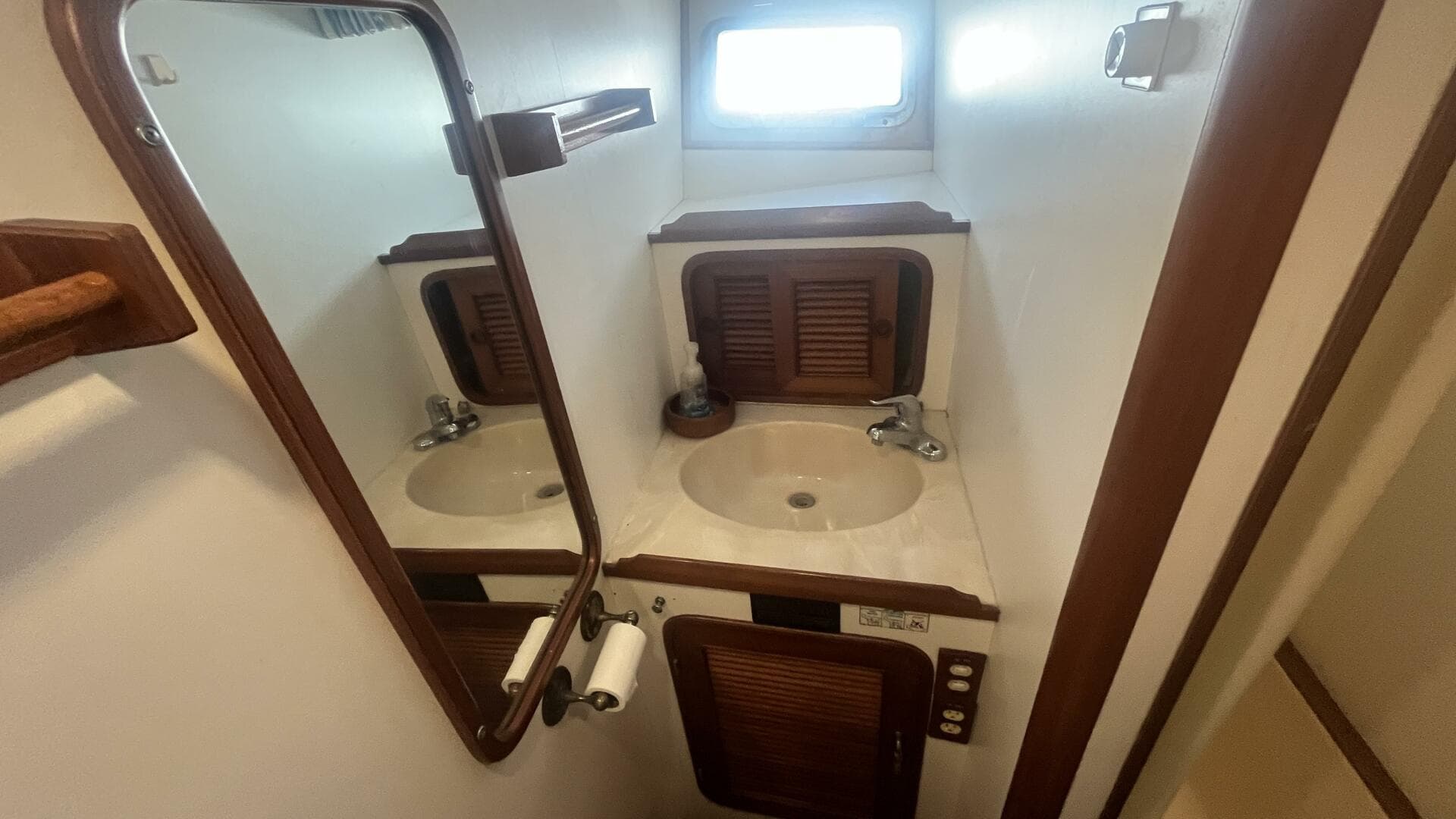 1986 Marine Trader Med Yacht 62 Yachtfish