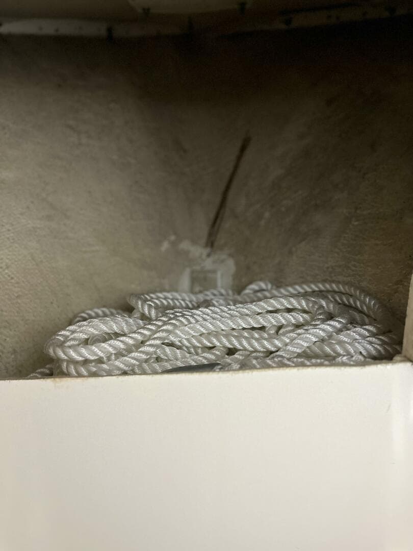 Forward rope locker