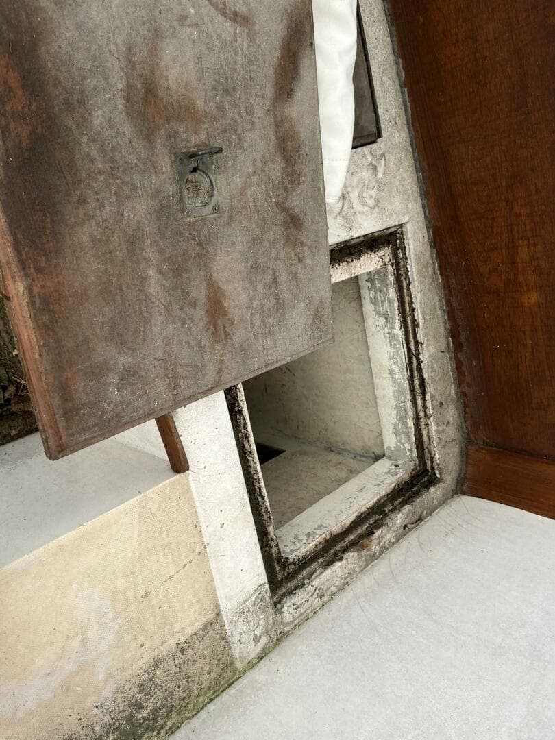 Ice Box Access In Fwd Port Cockpit