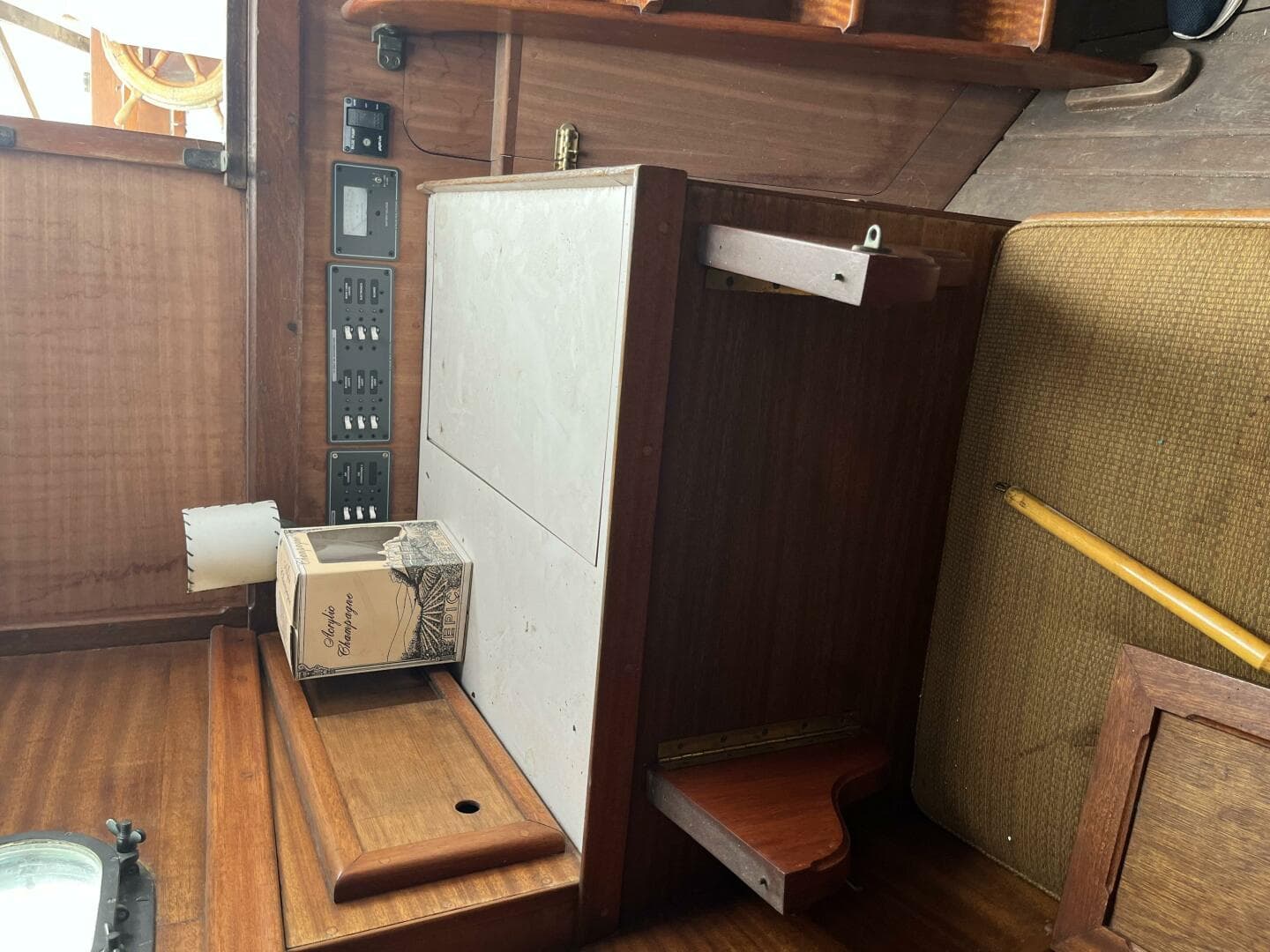 30' Independence Nav. Sta & Panels