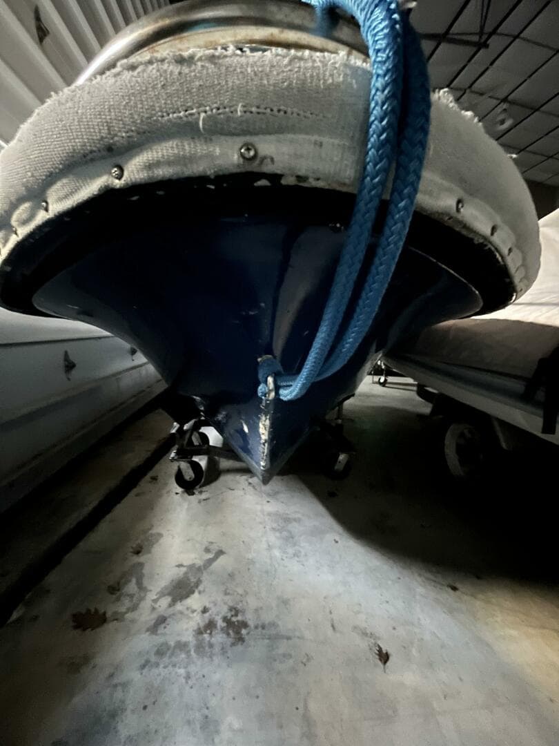 Centerline bow exhibiting flair