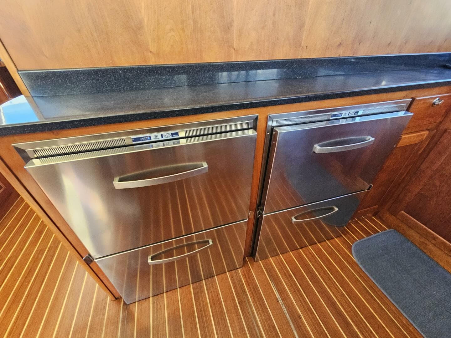 2012 Maine Cat Power Cat 47