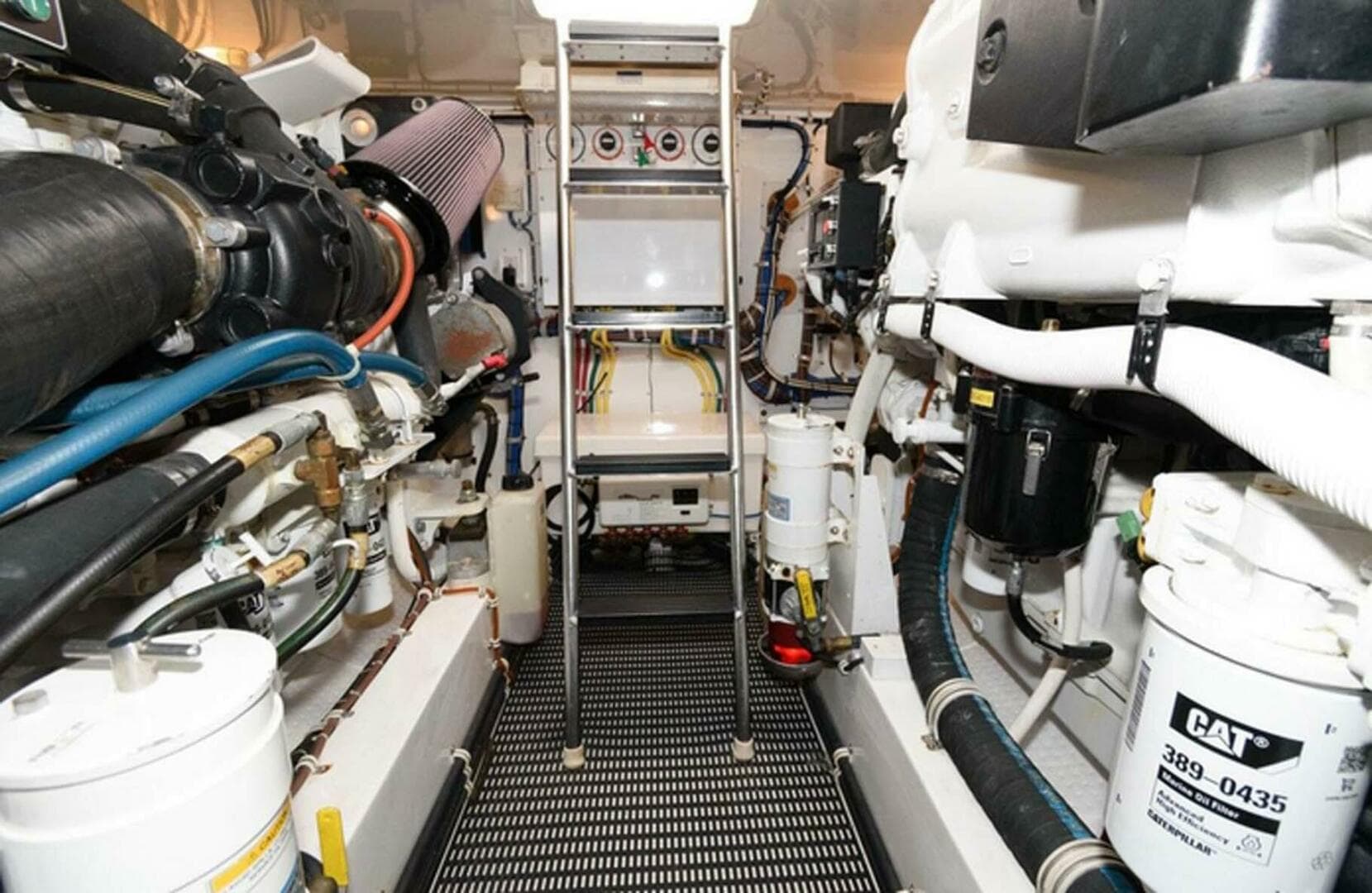 2015 Hatteras Express Sportfish