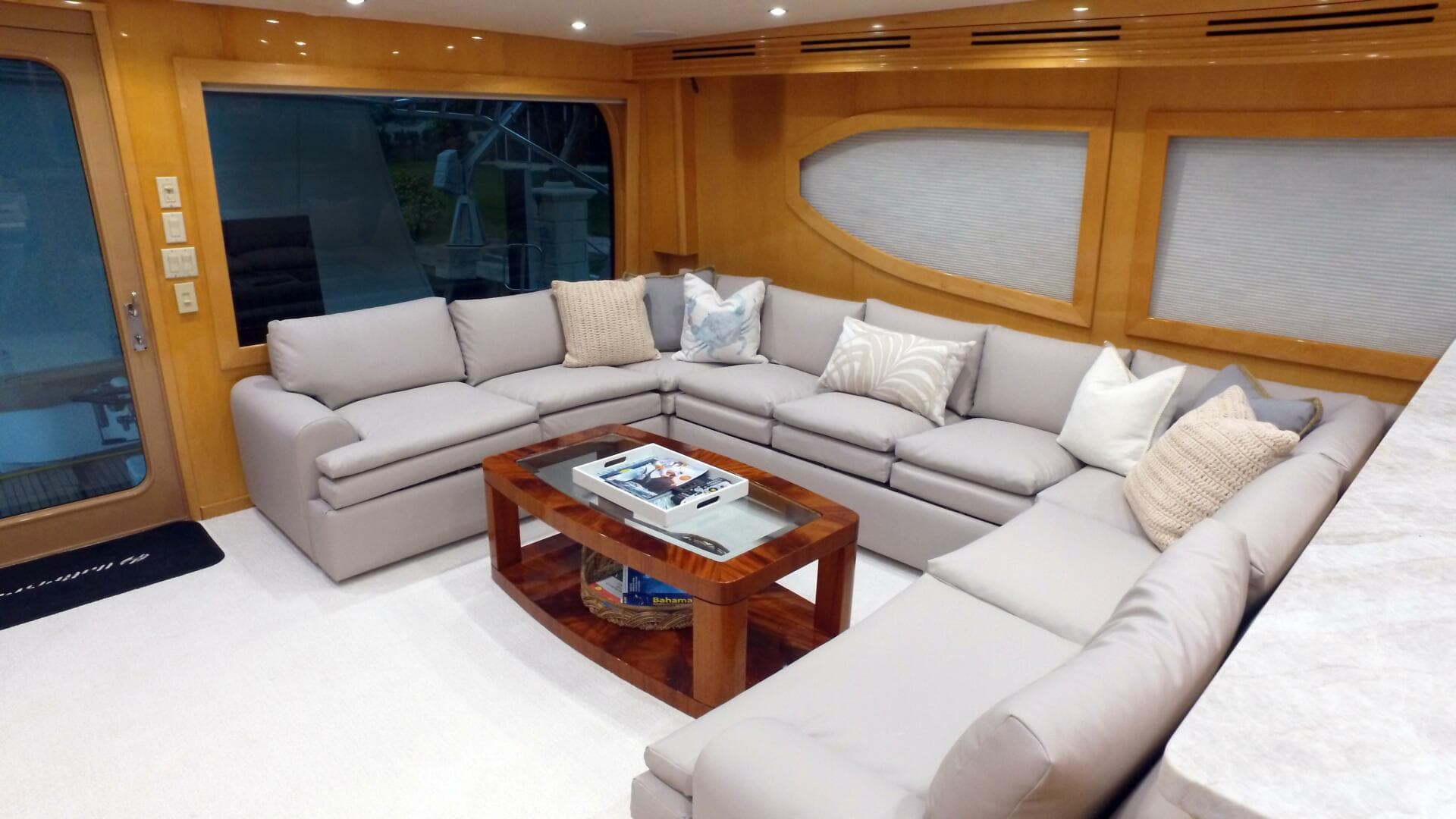 2006 Hatteras 68 Convertible