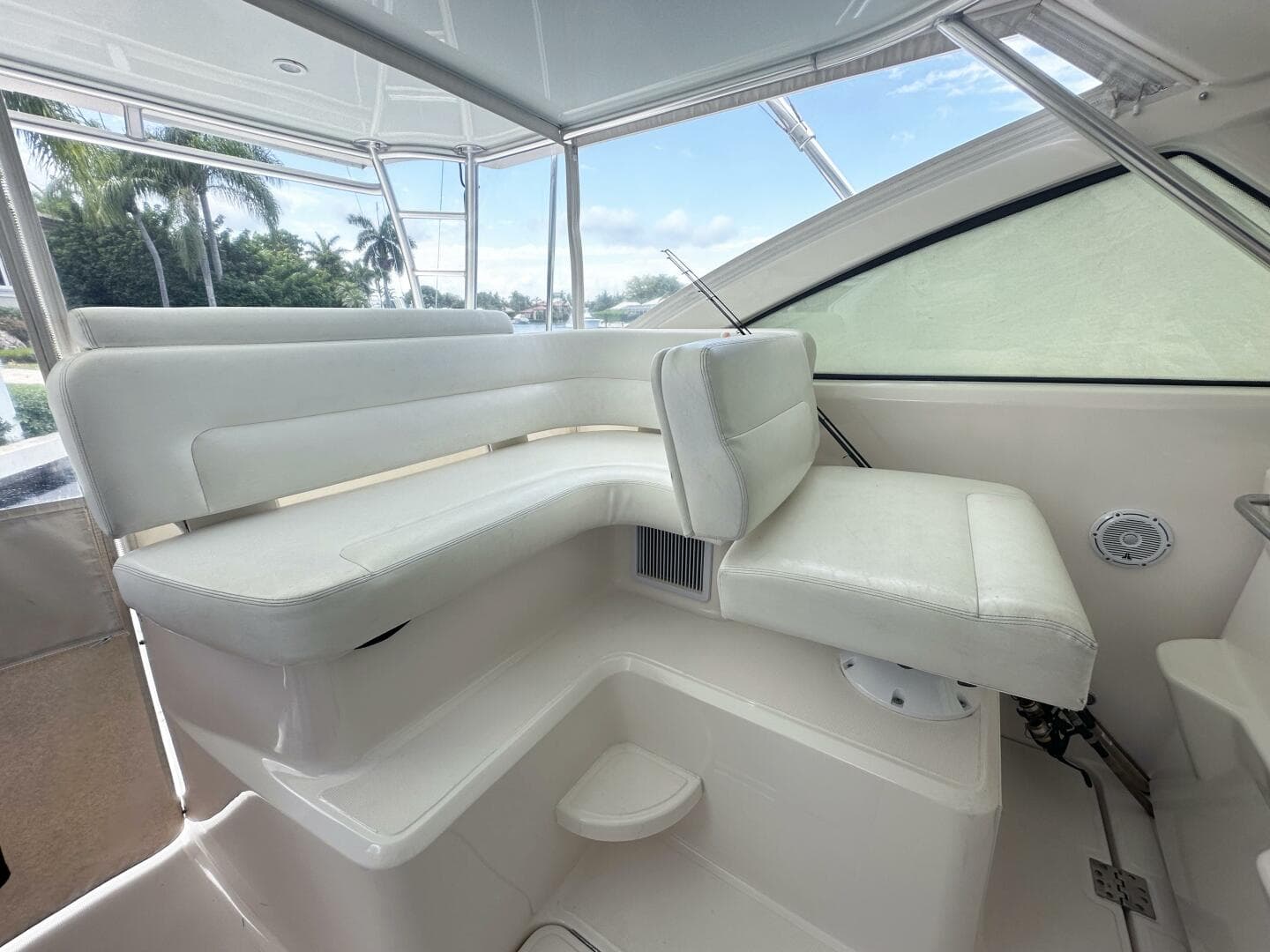 2011 Tiara Yachts 4300 Open