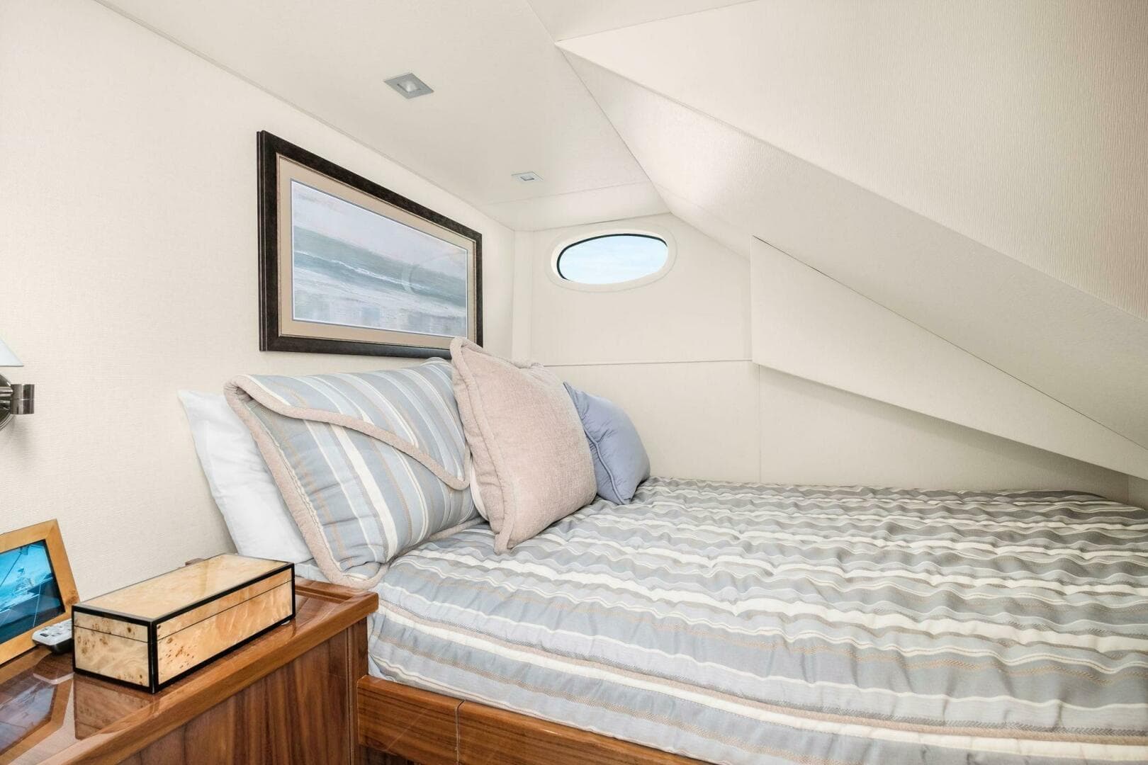 2022 Viking 75 Motor Yacht