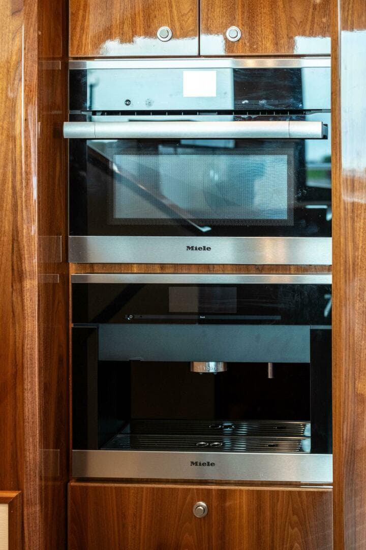 2022 Viking 75 Motor Yacht