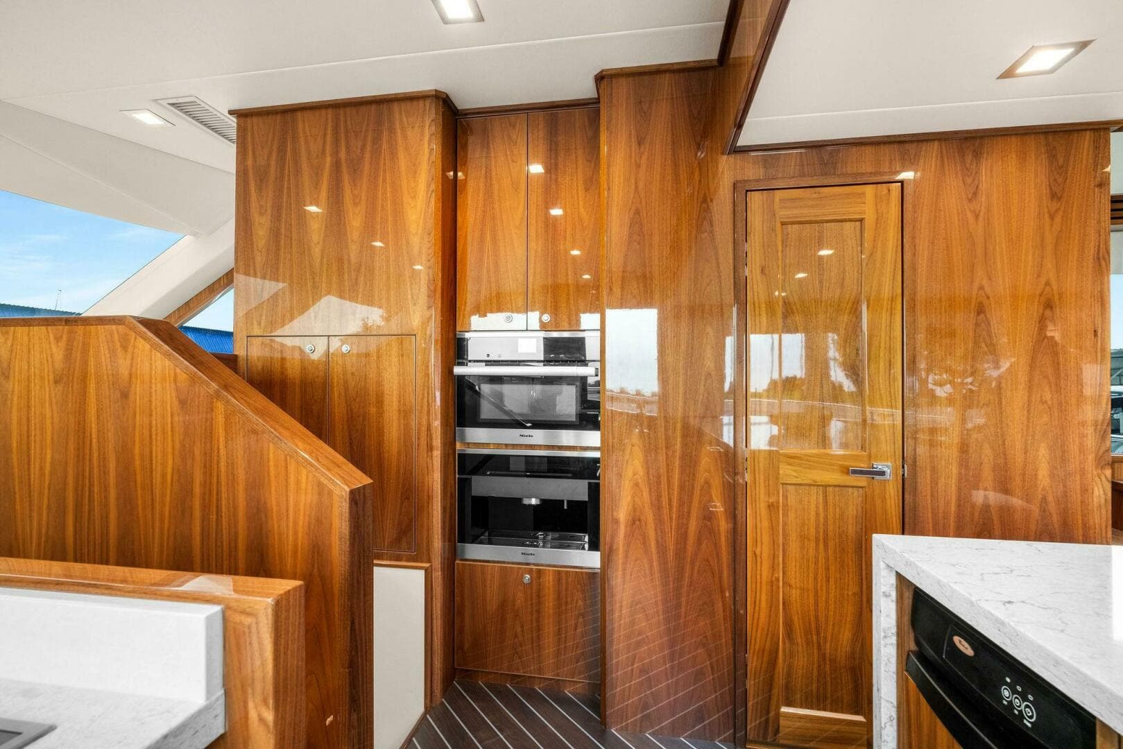 2022 Viking 75 Motor Yacht