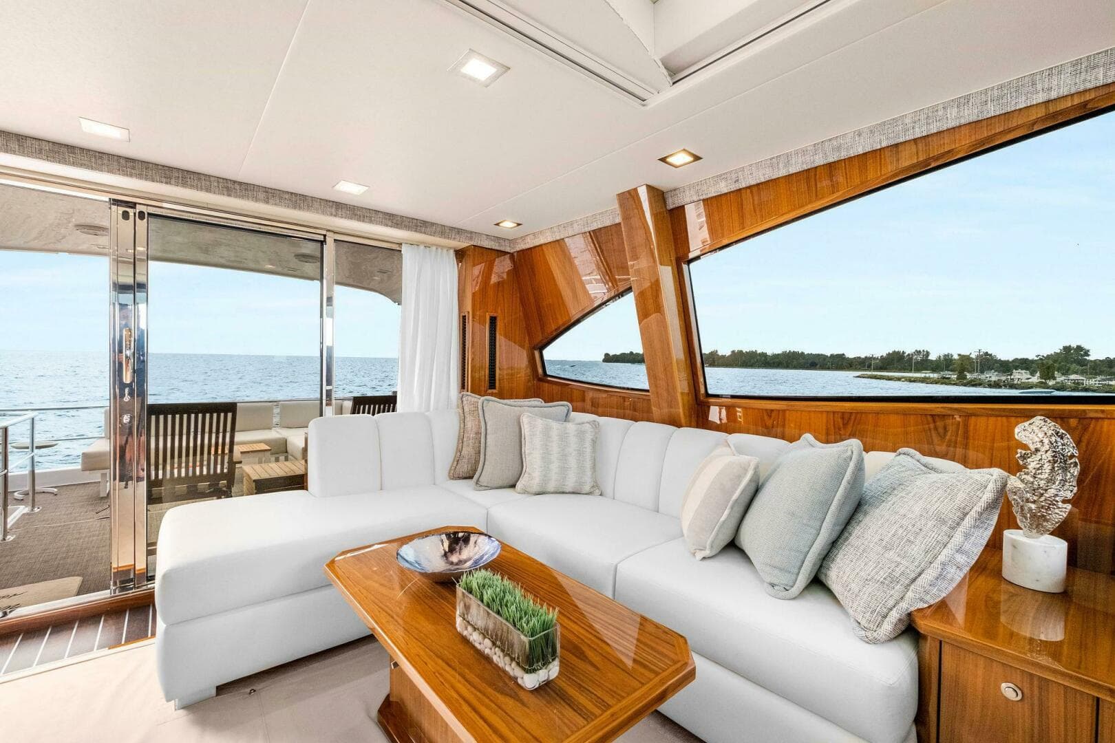 2022 Viking 75 Motor Yacht