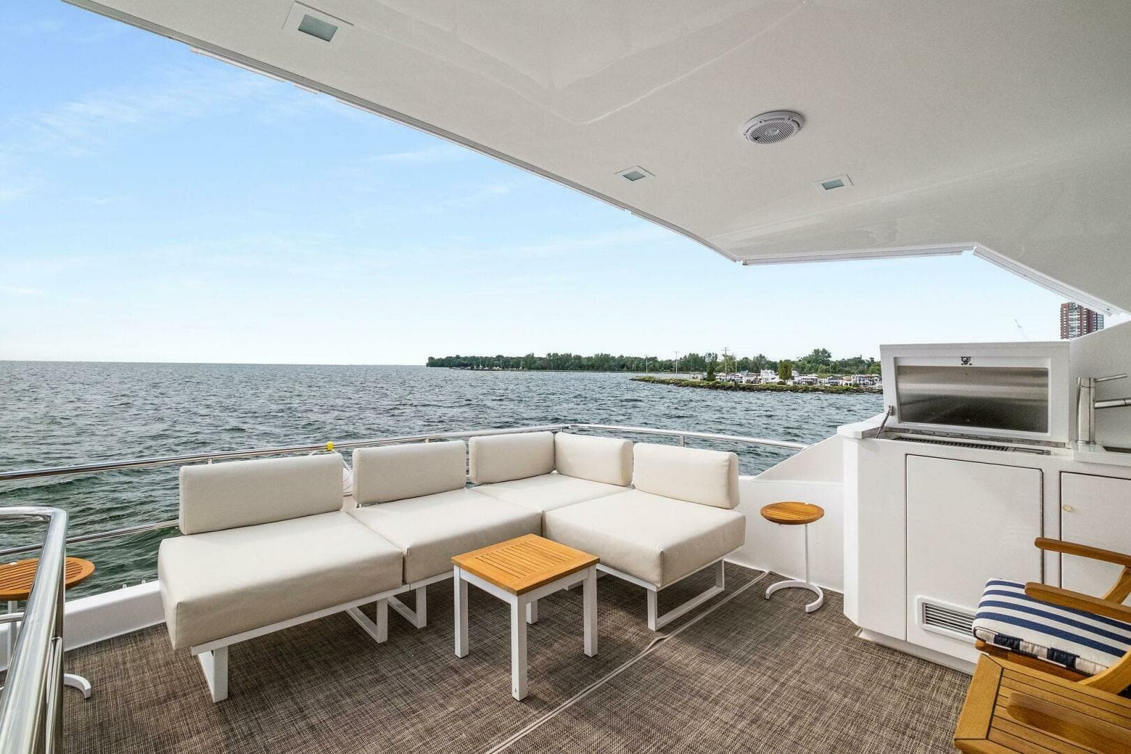 2022 Viking 75 Motor Yacht