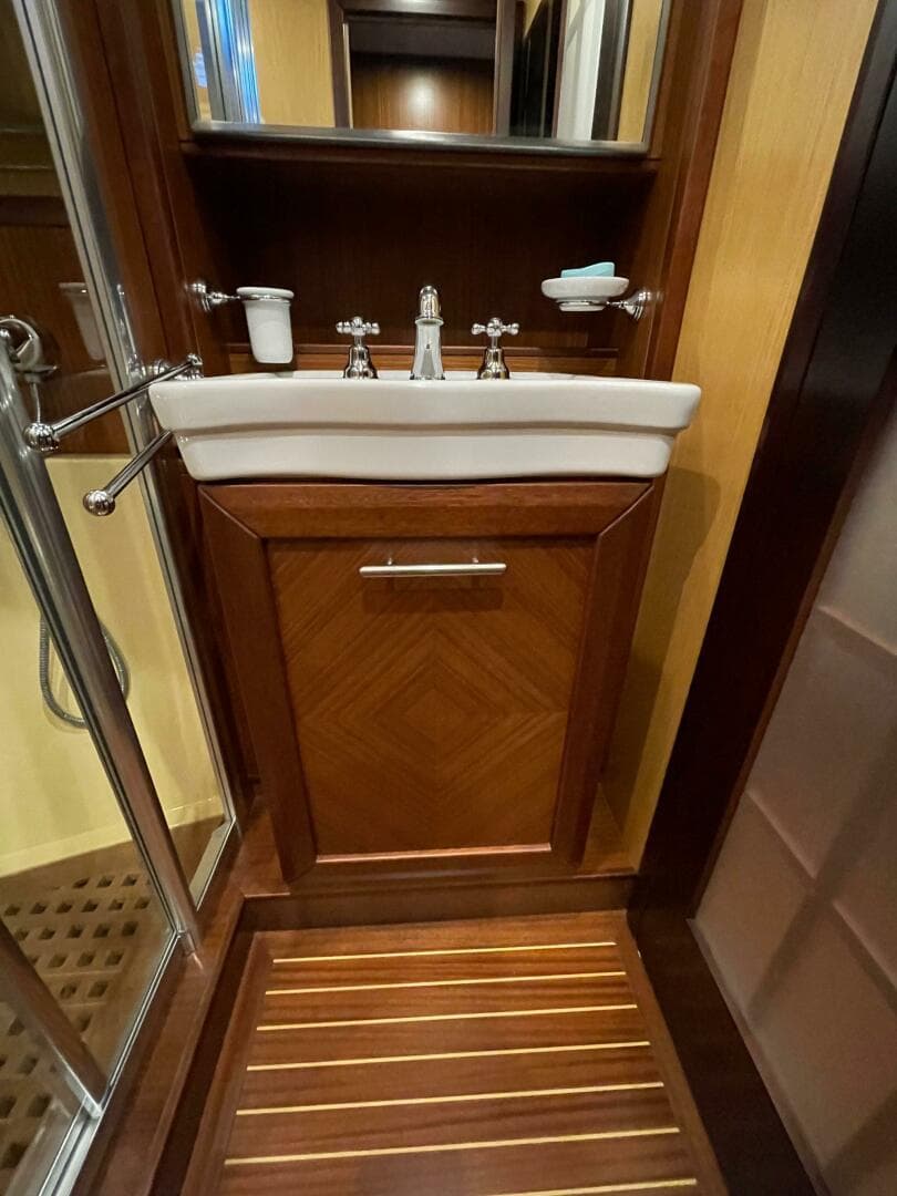 2006 Mochi Craft 74' Dolphin