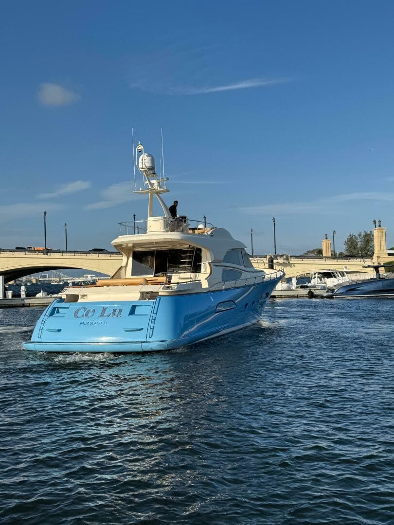 2006 Mochi Craft 74' Dolphin