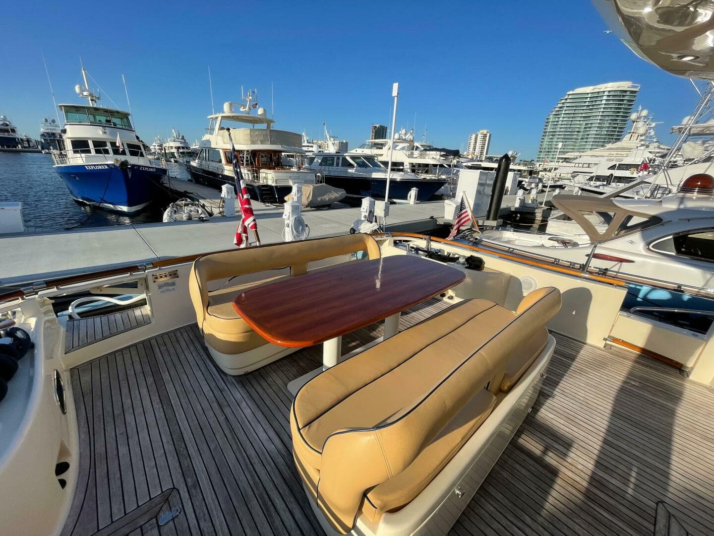 2006 Mochi Craft 74' Dolphin