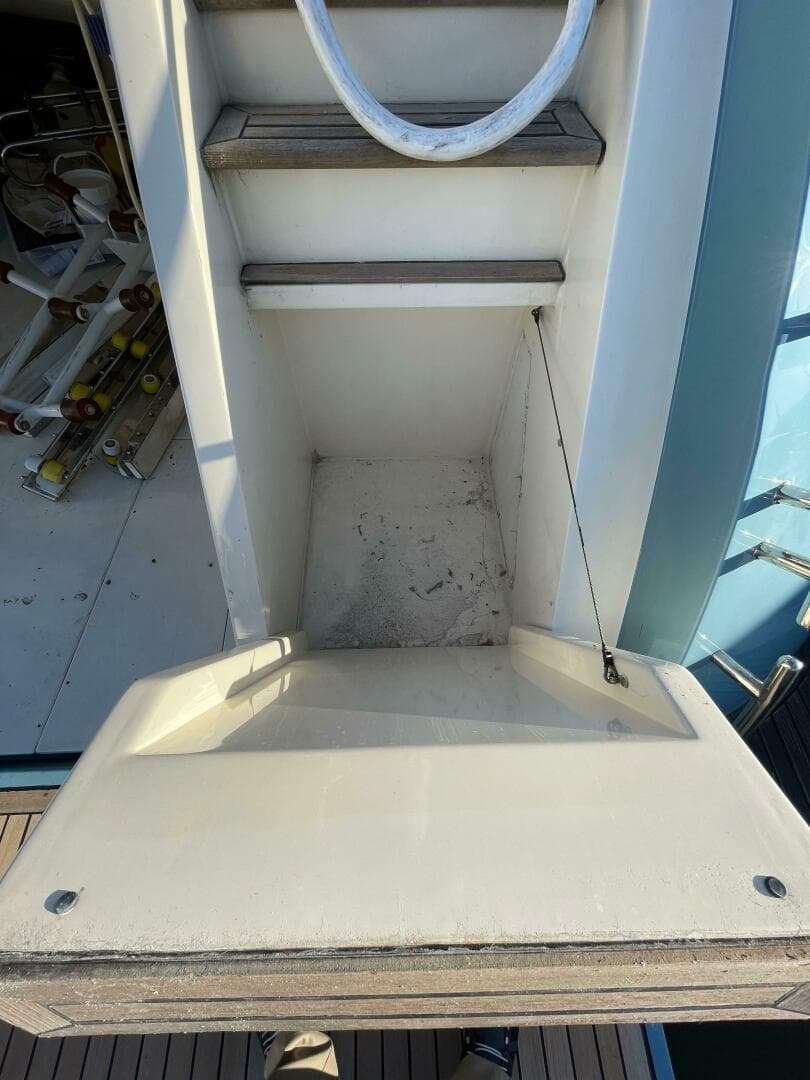 2006 Mochi Craft 74' Dolphin