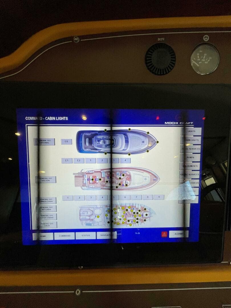 2006 Mochi Craft 74' Dolphin