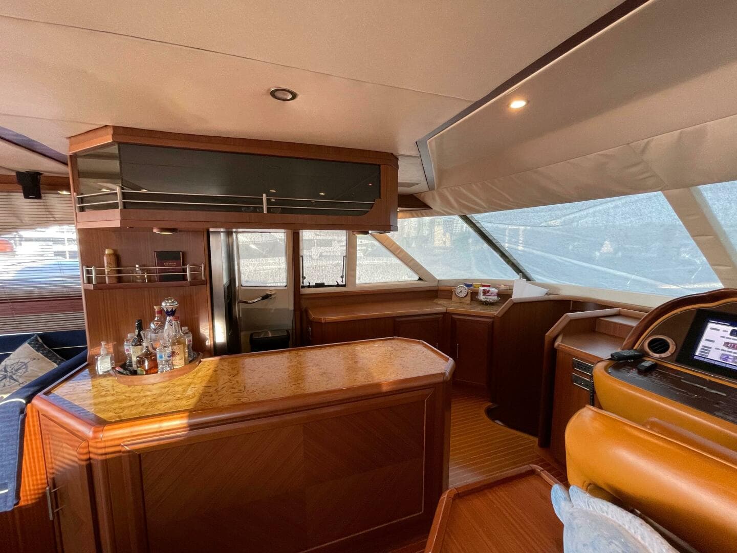 2006 Mochi Craft 74' Dolphin