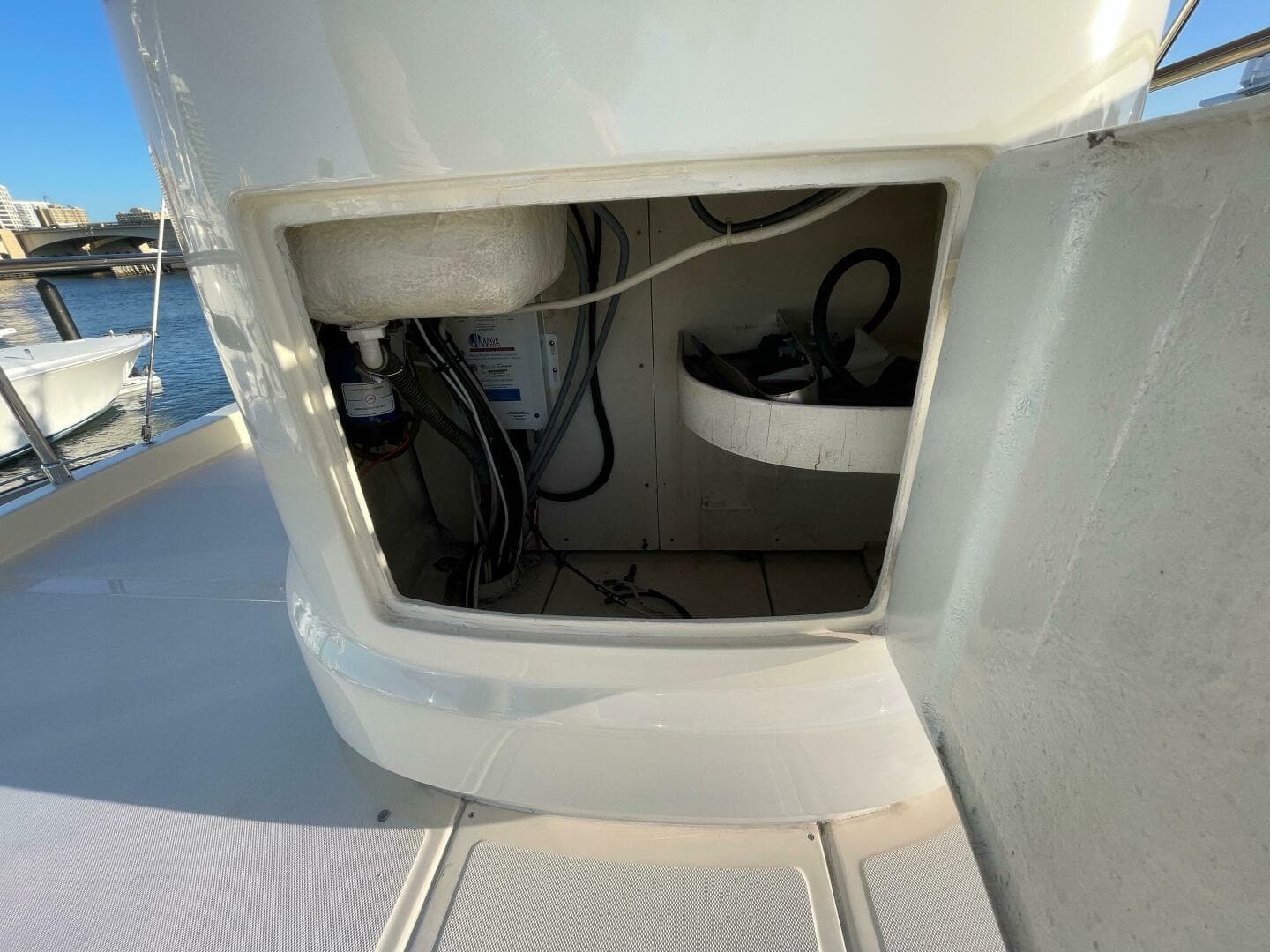 2006 Mochi Craft 74' Dolphin