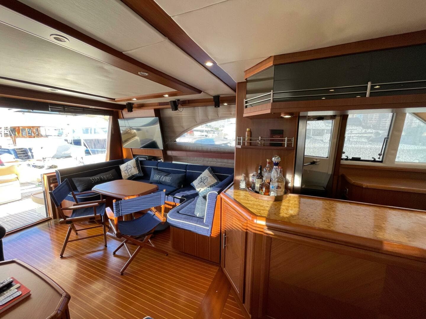 2006 Mochi Craft 74' Dolphin