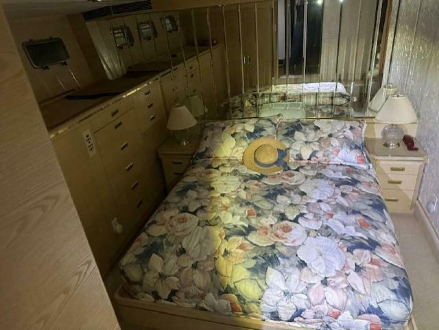 1990 Motor Yacht 70 Brata