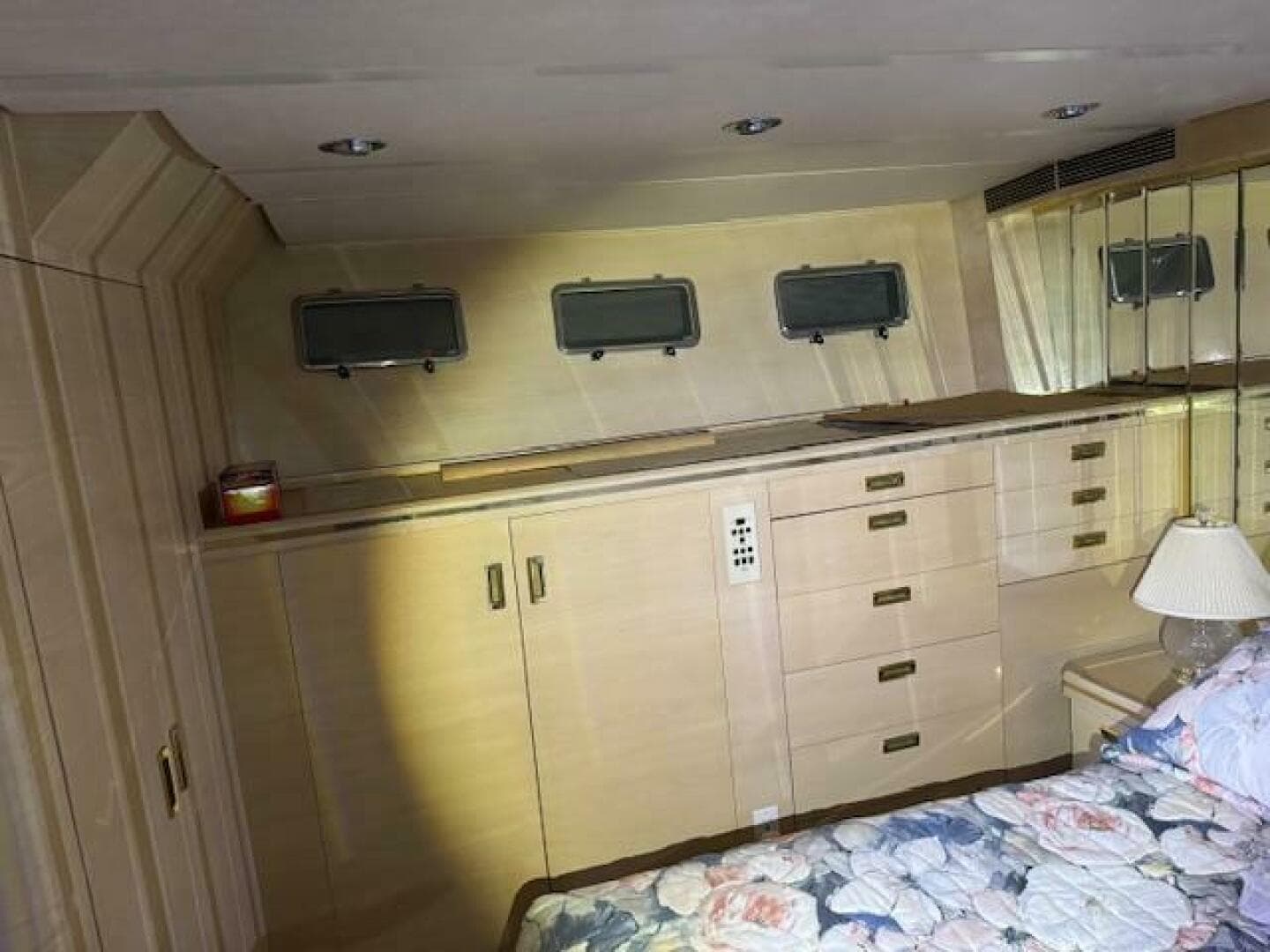 1990 Motor Yacht 70 Brata