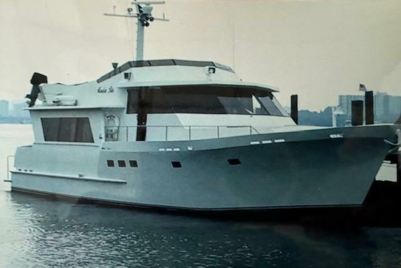 1990 Motor Yacht 70 Brata