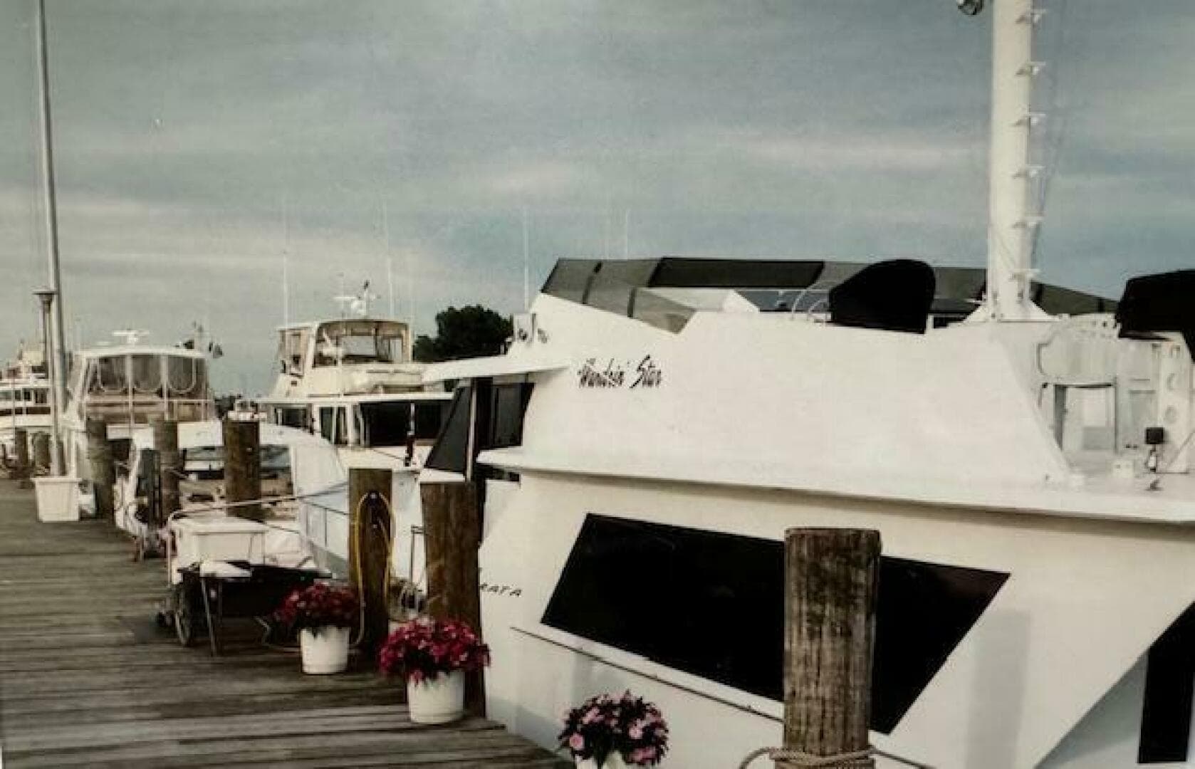 1990 Motor Yacht 70 Brata